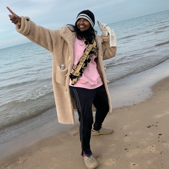 Meet your Posher, Sydne - Picture 2 of 4